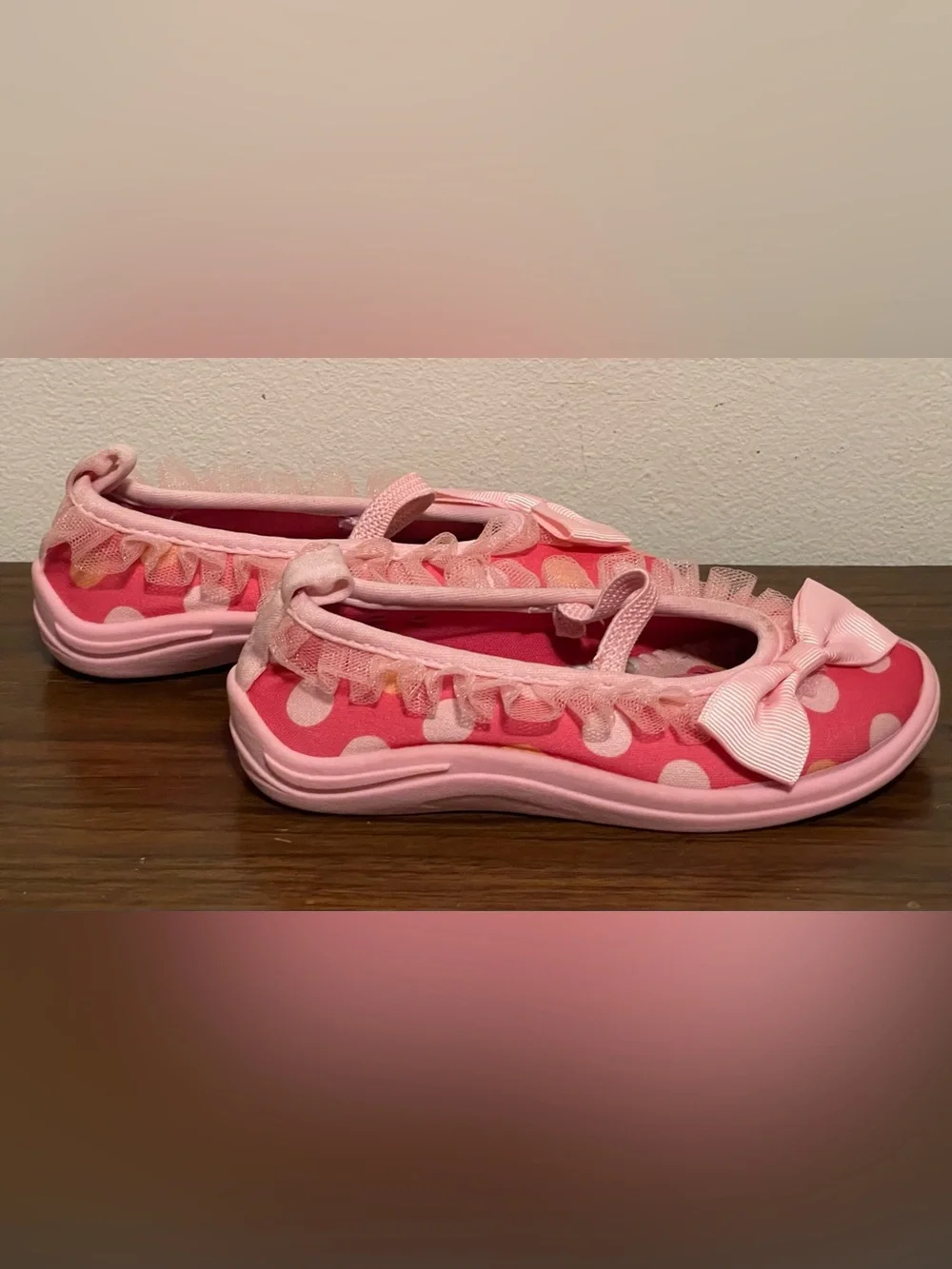 Disney Minnie Mouse Pink Polka Dot Minnie Bow Water Shoes